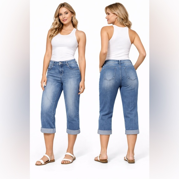 Flamingals Denim - Flamingals Medium Wash Denim Capri Jeans
Size Medium NWT Cuffed Wide Leg
